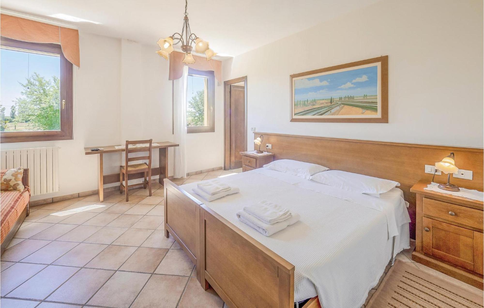 Awesome Home In Ariano Nel Polesine With Kitchen San Basilio Luaran gambar