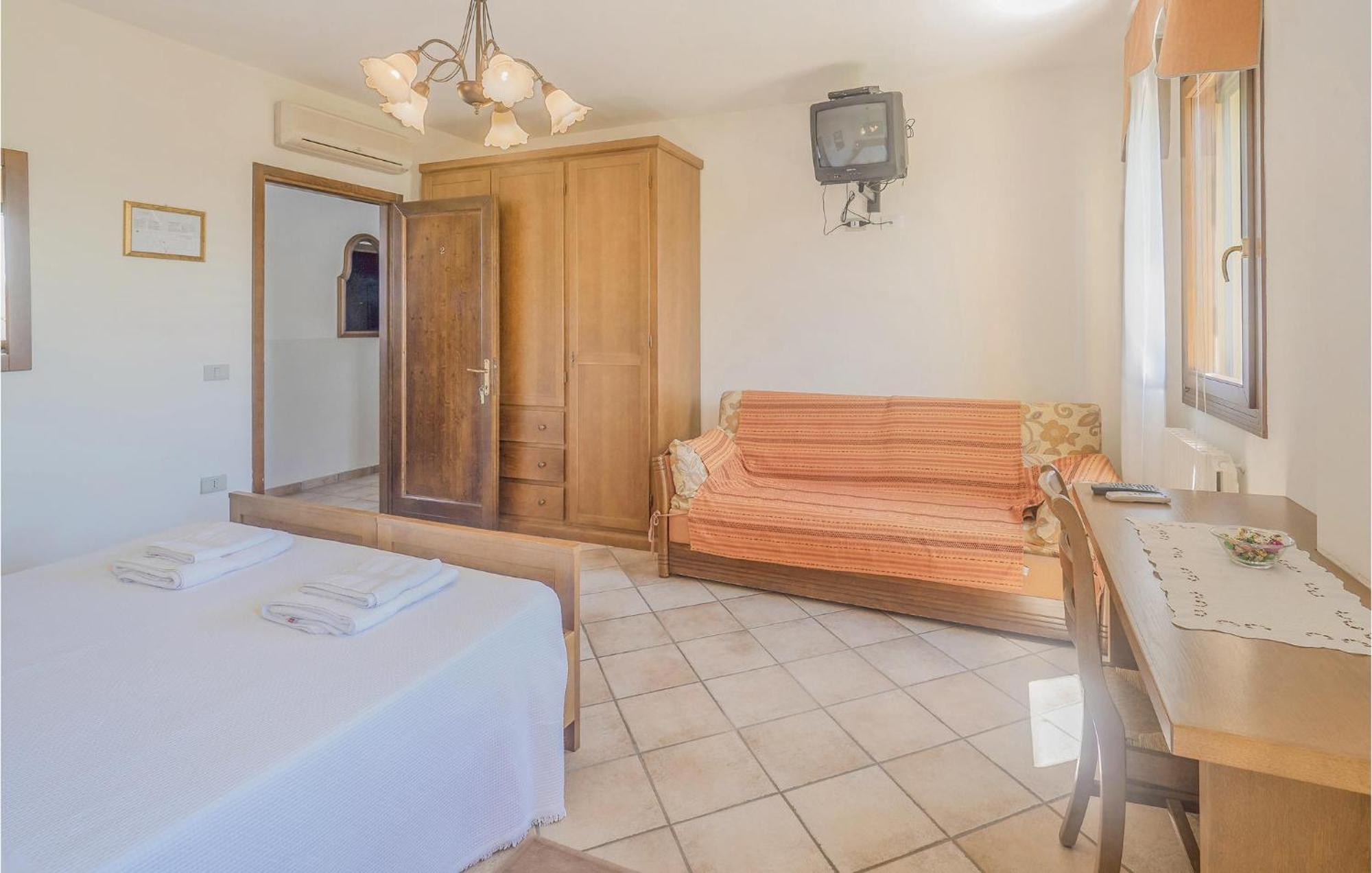 Awesome Home In Ariano Nel Polesine With Kitchen San Basilio Luaran gambar