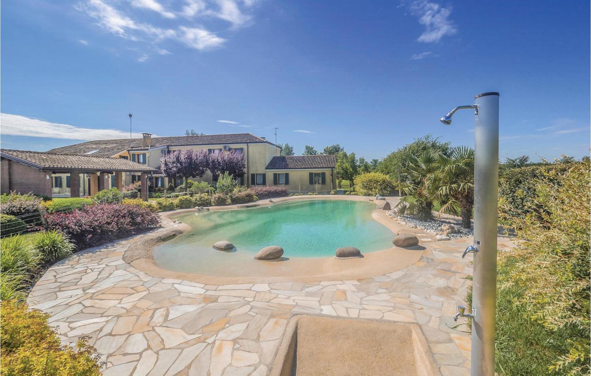 Awesome Home In Ariano Nel Polesine With Kitchen San Basilio Luaran gambar
