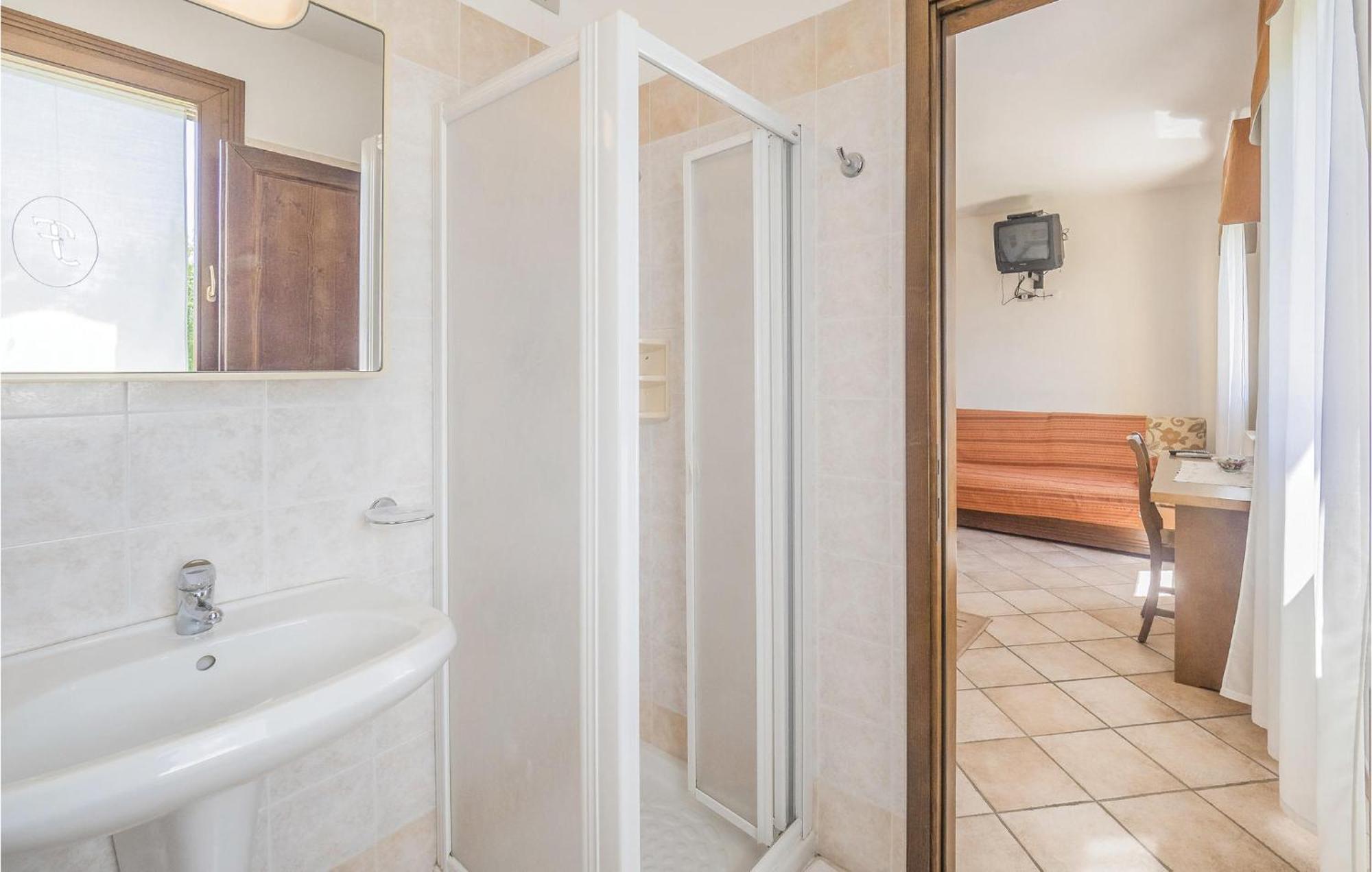 Awesome Home In Ariano Nel Polesine With Kitchen San Basilio Luaran gambar